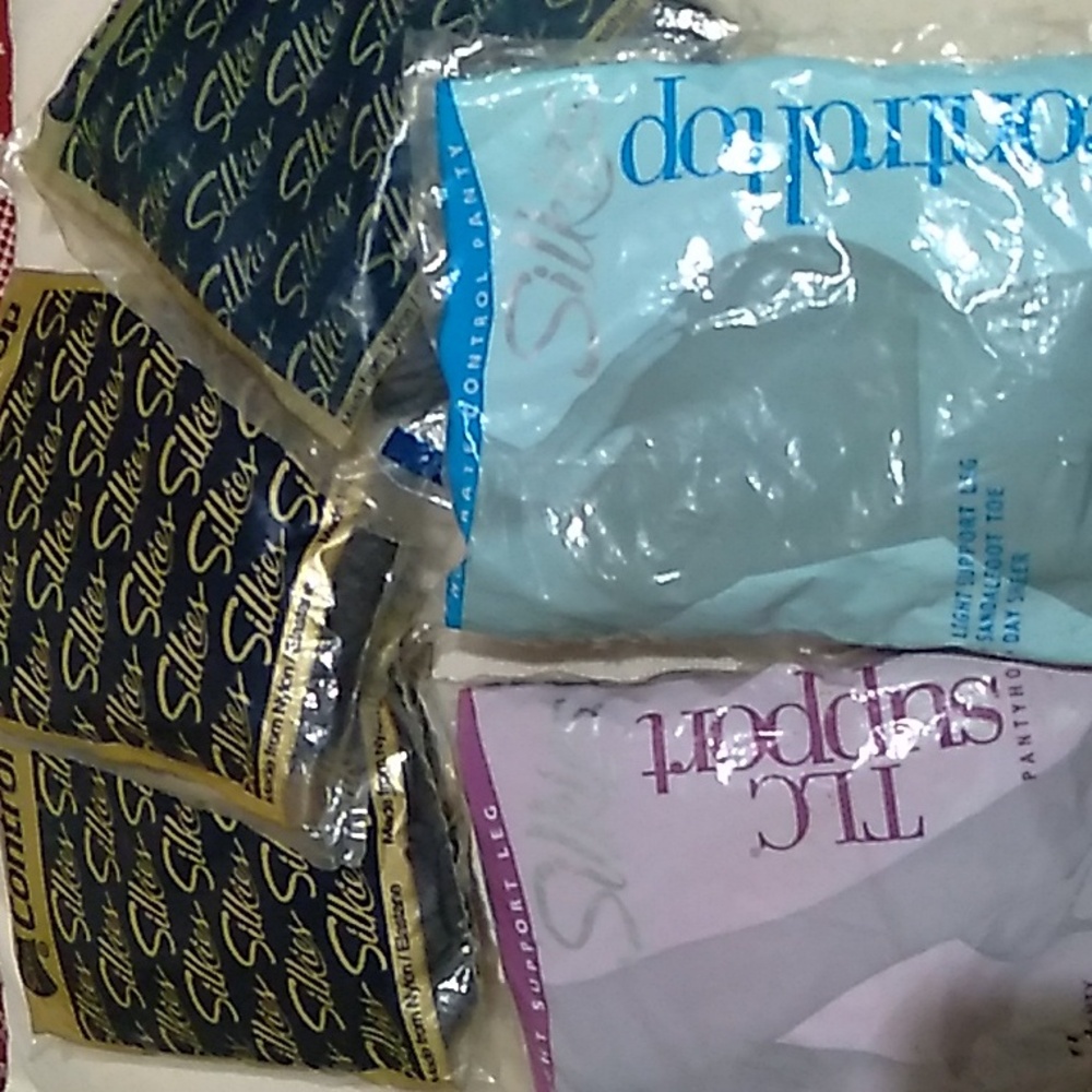 Silkies large(2) and x-large(3)panty hose (New) lg/ taupe and x-lg barely black